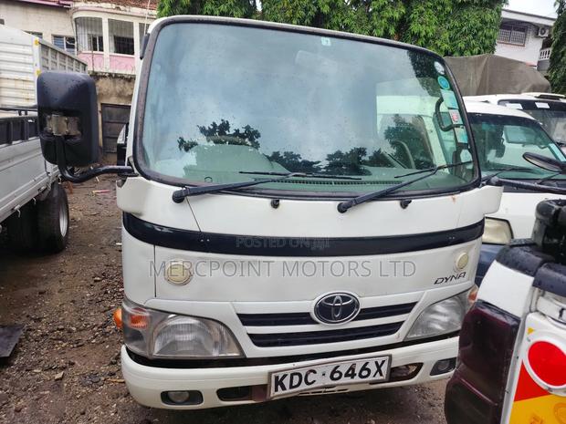 Toyota Dyna 2015 White - thumbnail 3