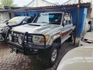 Toyota Land Cruiser 2019 Ivory