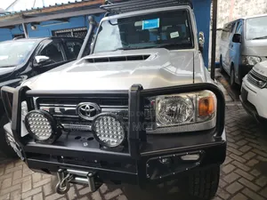 Toyota Land Cruiser 2019 Ivory