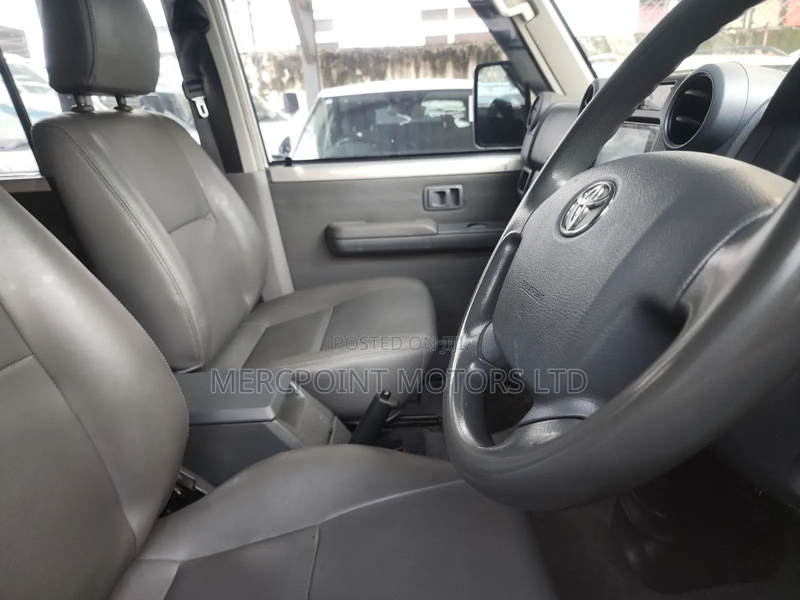 Toyota Land Cruiser 2019 Ivory