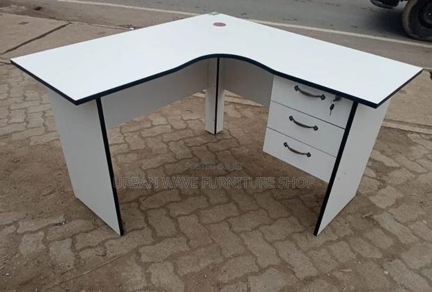 Black Lipping White Reception Desk