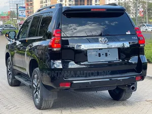 Toyota Land Cruiser Prado 2.7 2022 Black