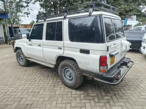 Toyota Land Cruiser 2011 White