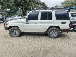 Toyota Land Cruiser 2011 White