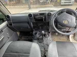 Toyota Land Cruiser 2011 White