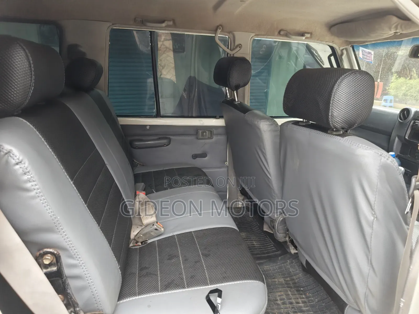 Toyota Land Cruiser 2011 White