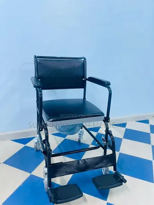 Commode Chair With Wheels for Homecare