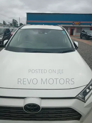 Toyota RAV4 XLE FWD 2019 White