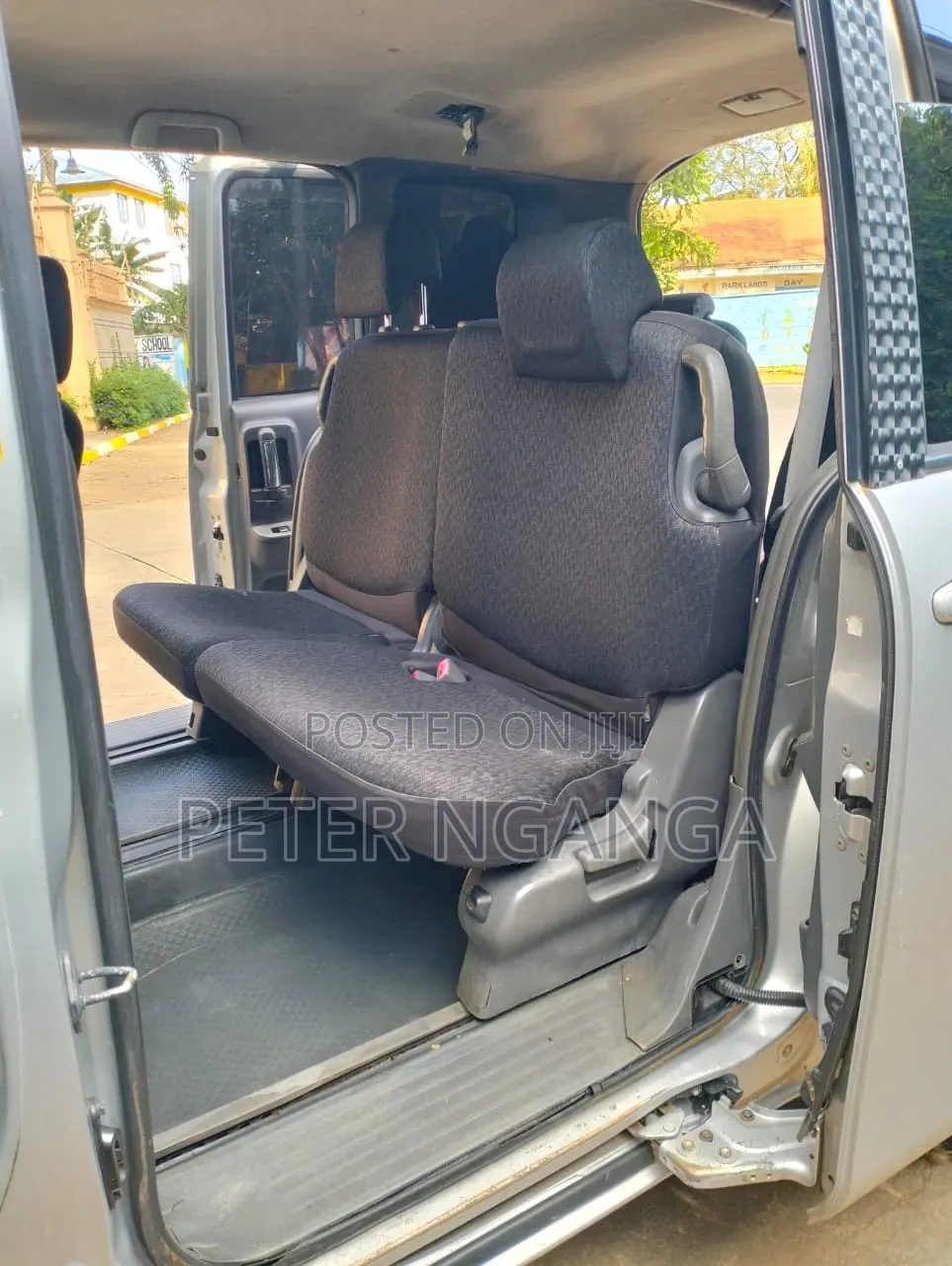 Toyota Sienta 1.5 FWD 2012 Silver