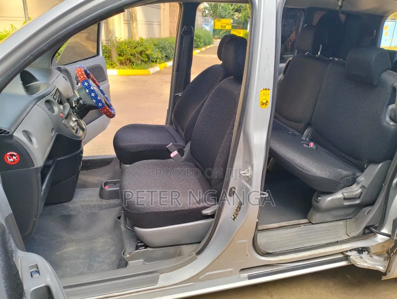 Toyota Sienta 1.5 FWD 2012 Silver