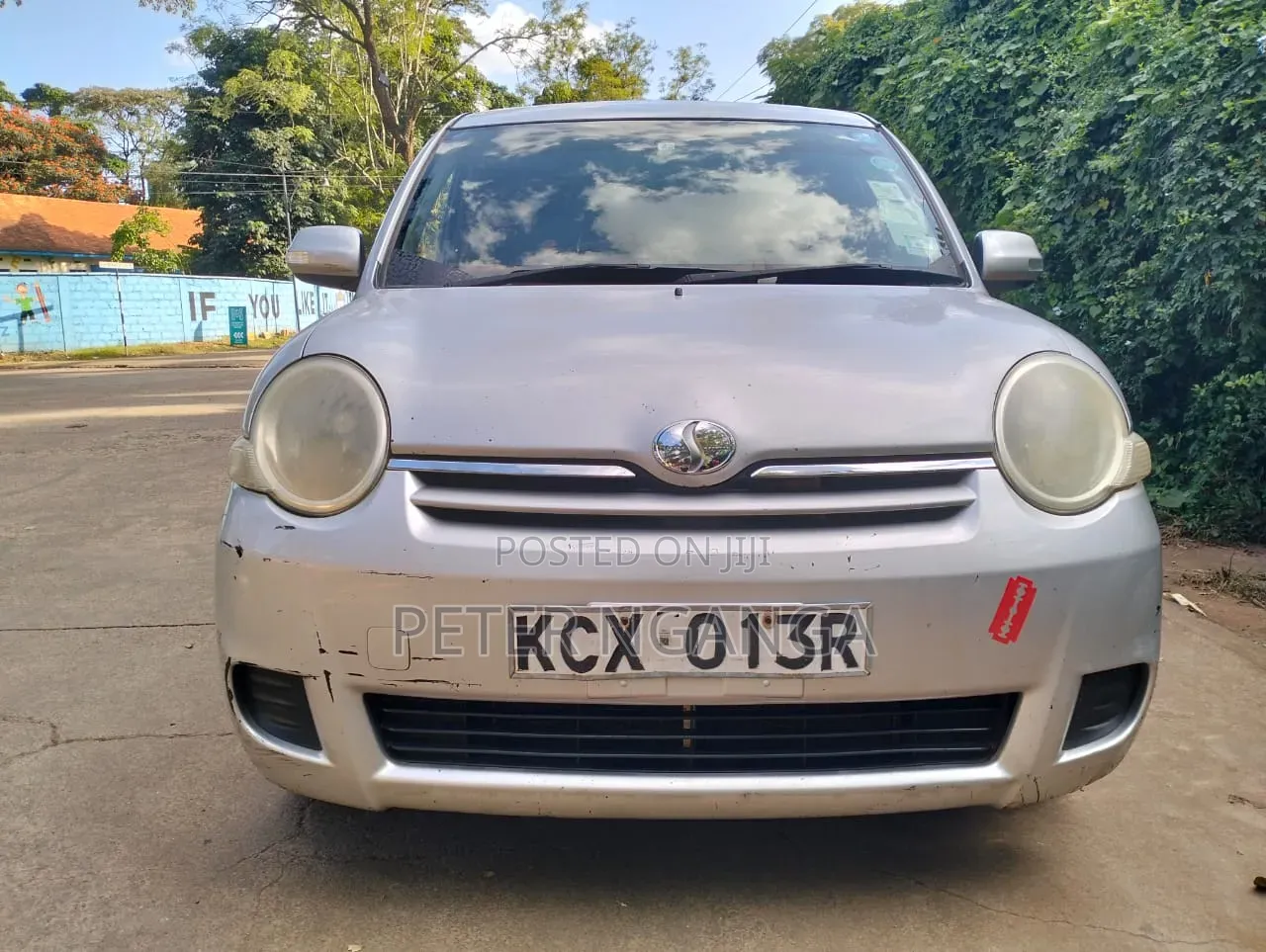 Toyota Sienta 1.5 FWD 2012 Silver