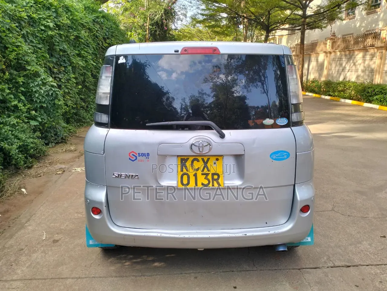 Toyota Sienta 1.5 FWD 2012 Silver