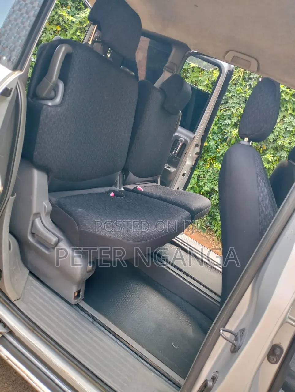 Toyota Sienta 1.5 FWD 2012 Silver