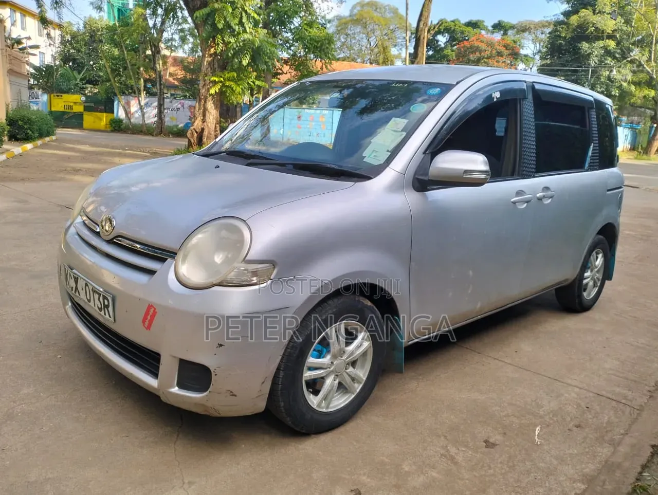 Toyota Sienta 1.5 FWD 2012 Silver