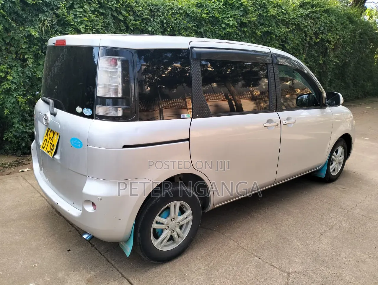 Toyota Sienta 1.5 FWD 2012 Silver