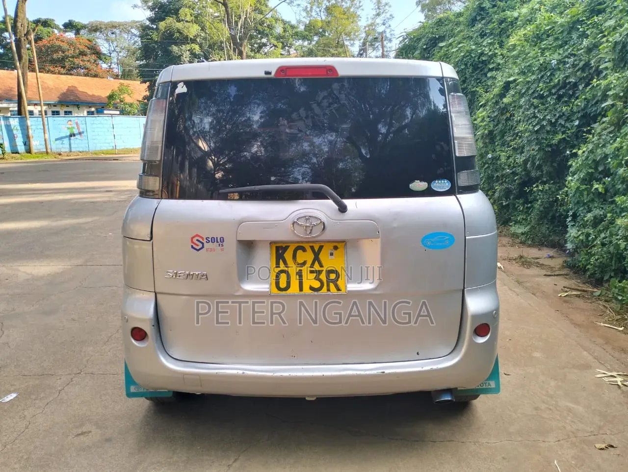 Toyota Sienta 1.5 FWD 2012 Silver