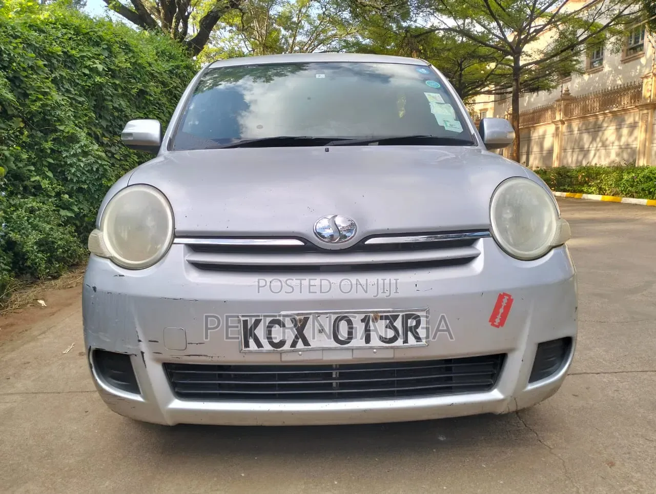 Toyota Sienta 1.5 FWD 2012 Silver