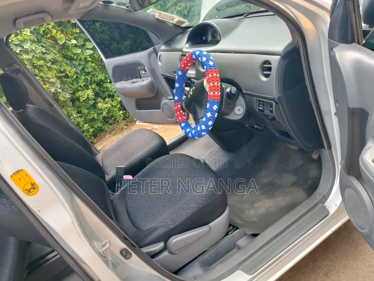 Toyota Sienta 1.5 FWD 2012 Silver