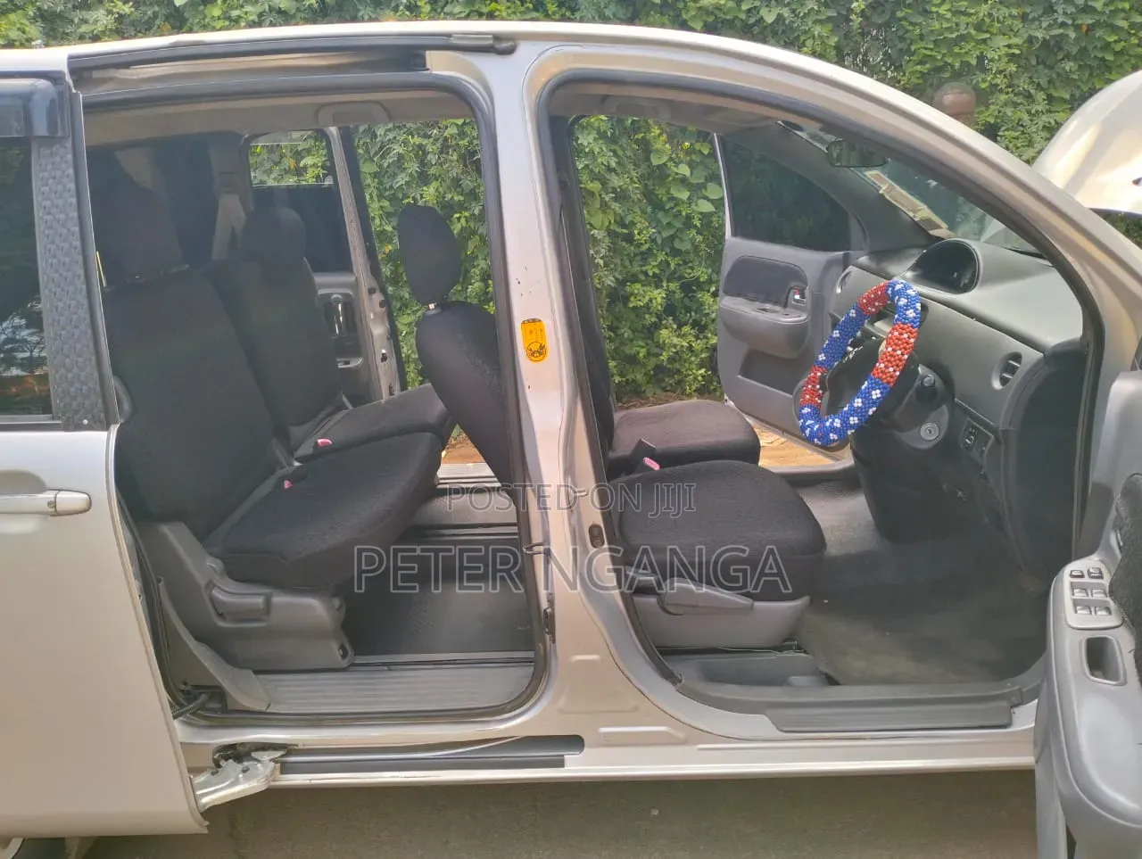 Toyota Sienta 1.5 FWD 2012 Silver