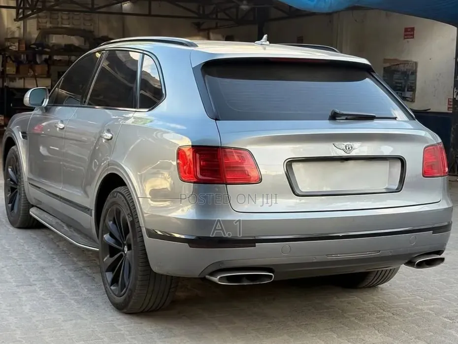 Bentley Bentayga W12 AWD 2017 Gray