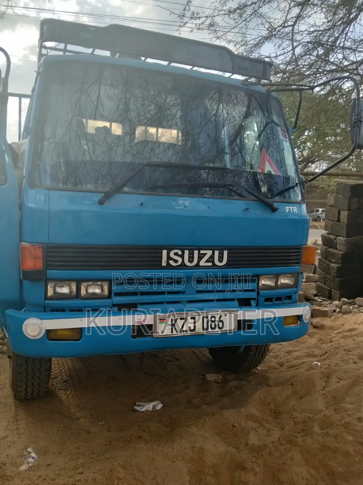 Isuzu FTR 112 1988 Blue