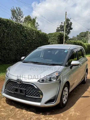 Toyota Sienta 2019 Silver
