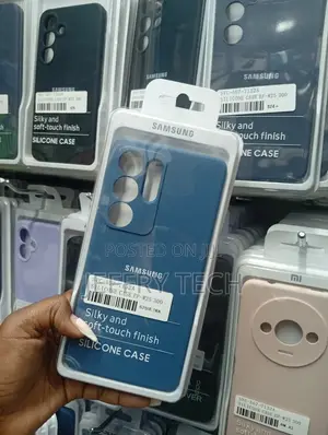 Samsung Galaxy S25 Ultra Silicone Case in Dark Blue