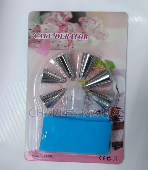Cake Decorator