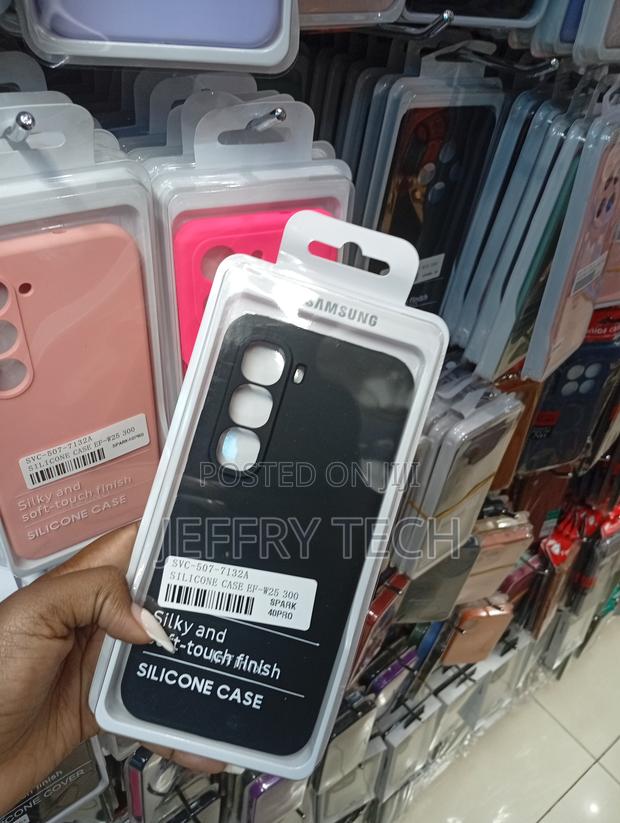 Infinix Hot 50 Matte Black Silicone Case - thumbnail 2