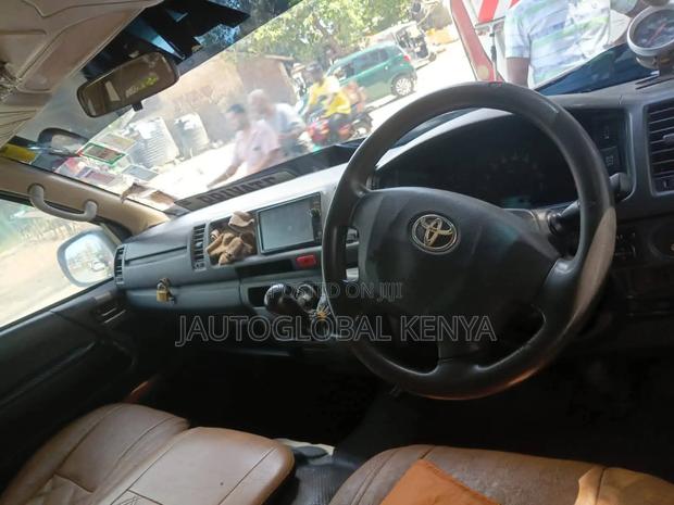 Toyota HiAce 2015 White - thumbnail 4