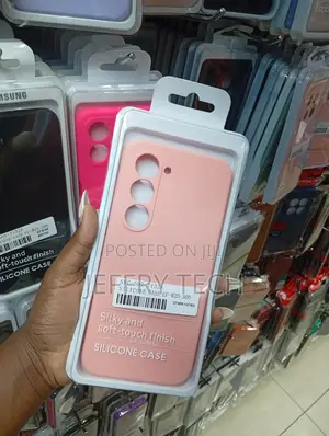 Samsung Galaxy S24 Light Pink Liquid Silicone Case