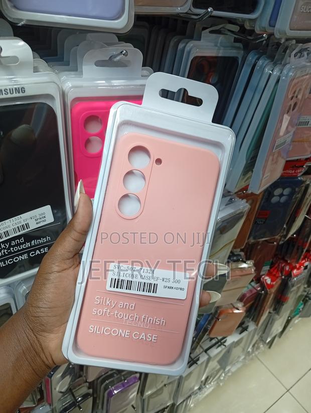 Samsung Galaxy S24 Light Pink Liquid Silicone Case - thumbnail 2