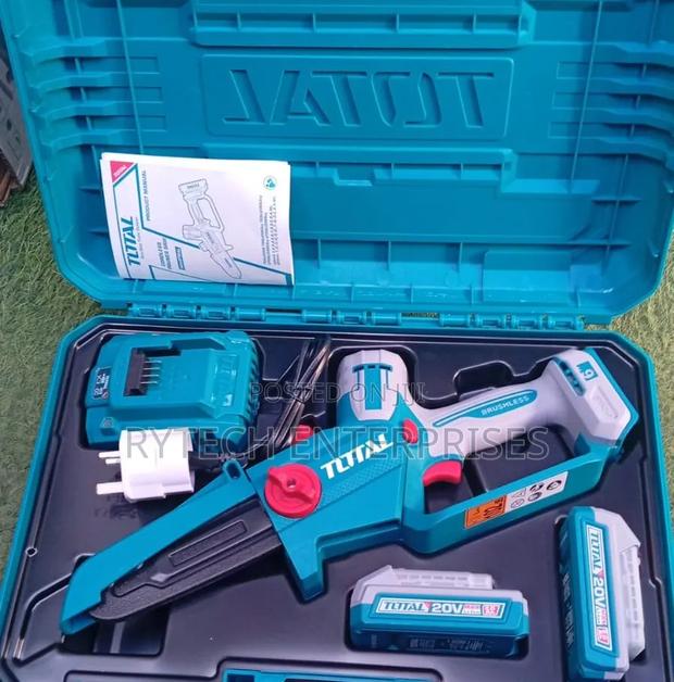 Total Cordless Pruning Saw