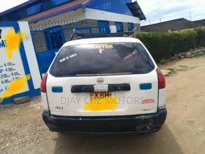 Nissan Advan 2005 White