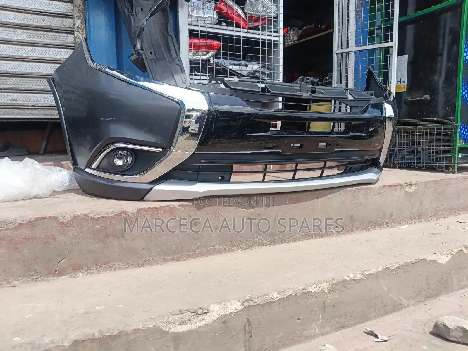 Bumper Mistrubishi Outlander 2016-2018 Model.