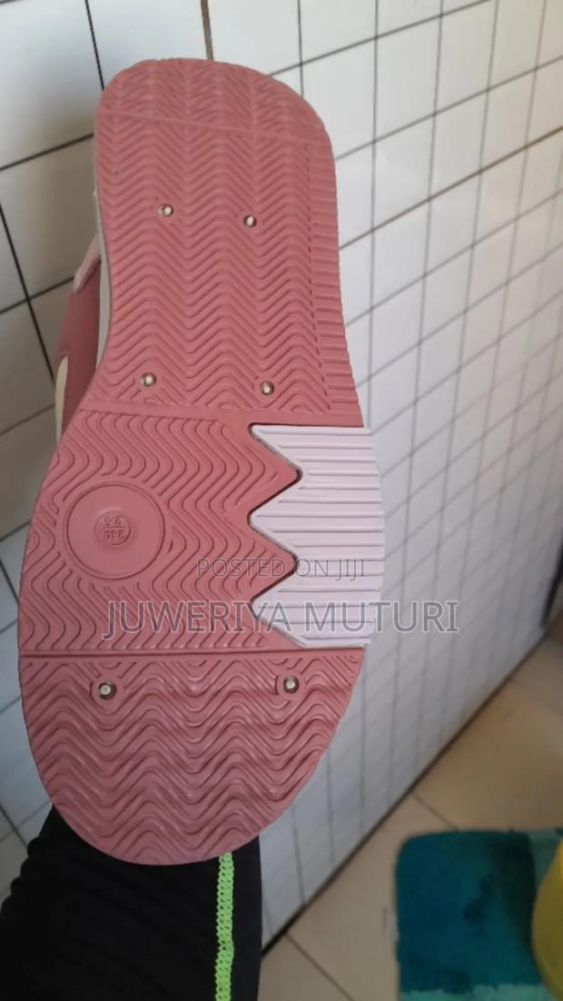 Ladies Sneakers - thumbnail 2
