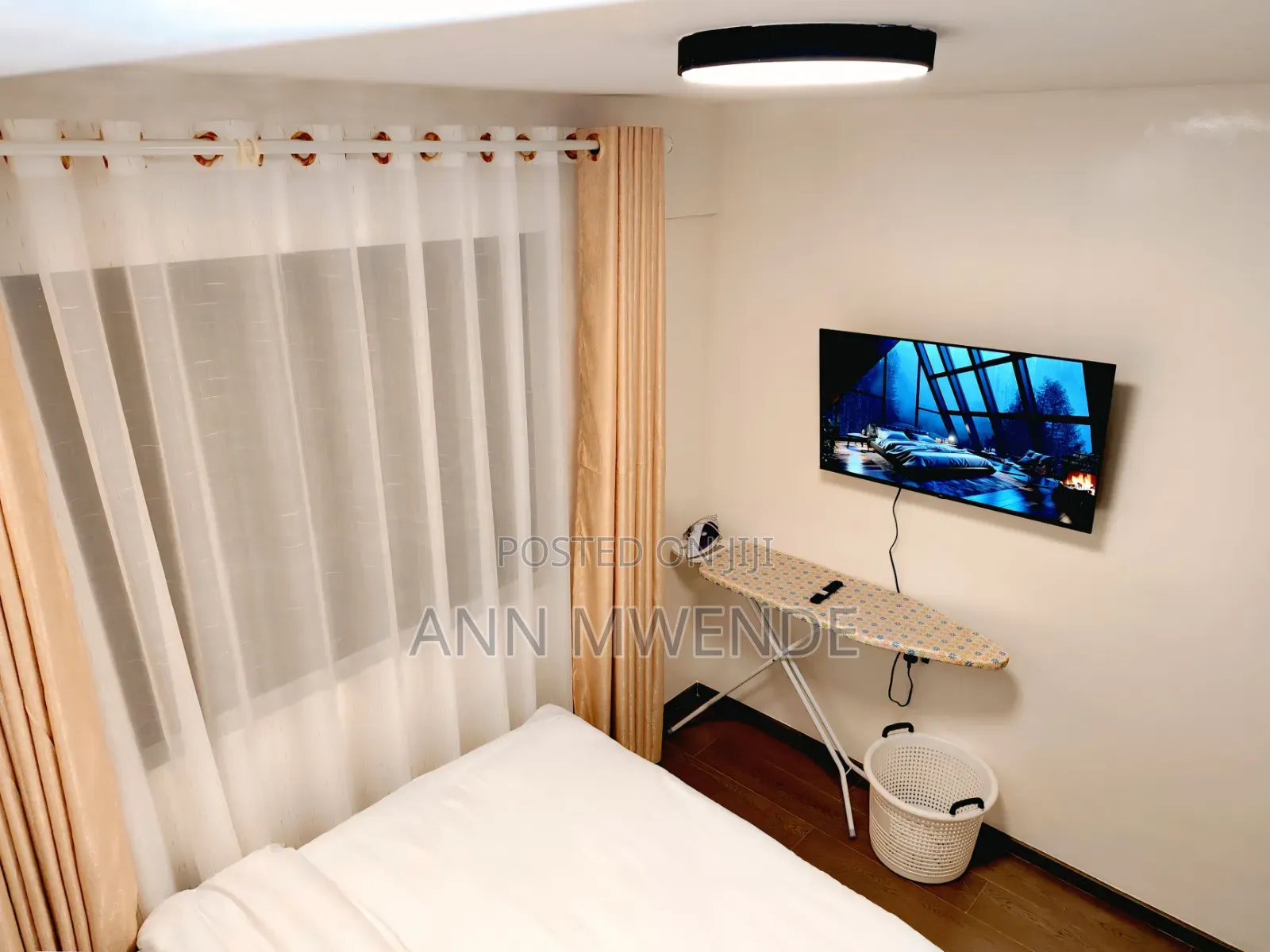 Cozy 2 Bedroom Gym/Sauna/Netflix