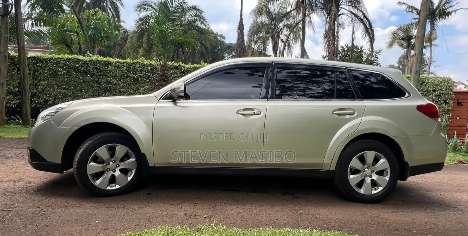 Subaru Outback 2.5i 2010 Gold