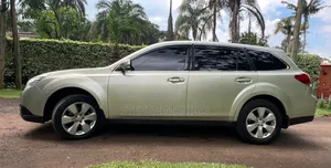 Subaru Outback 2.5i 2010 Gold