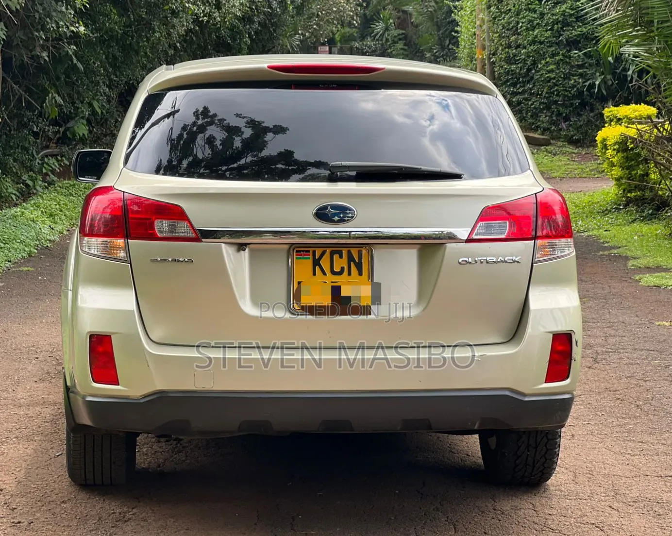 Subaru Outback 2.5i 2010 Gold