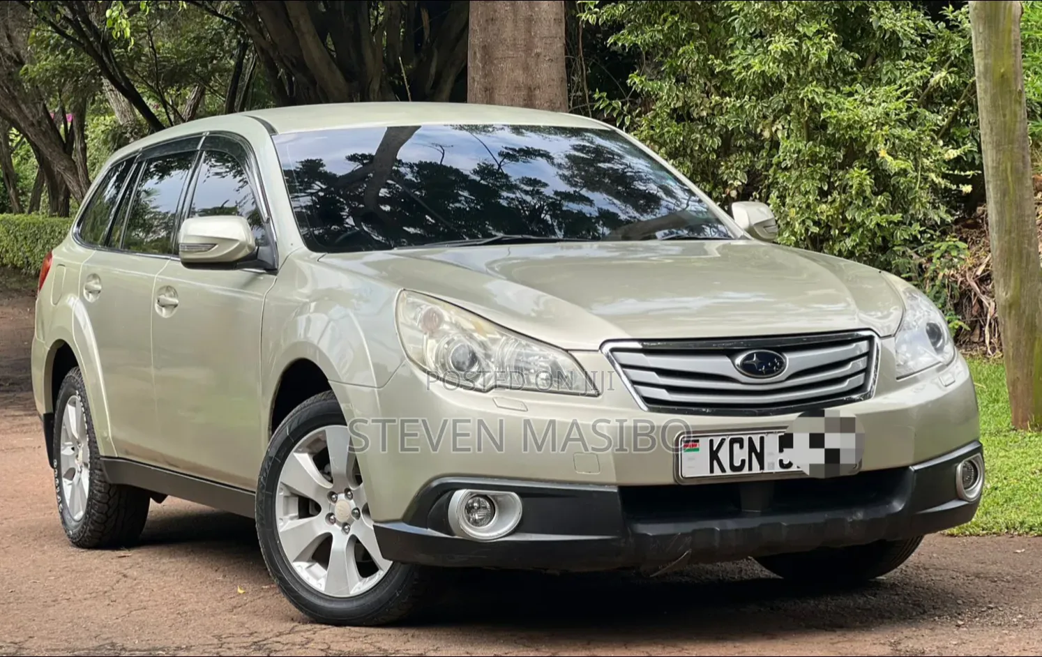 Subaru Outback 2.5i 2010 Gold