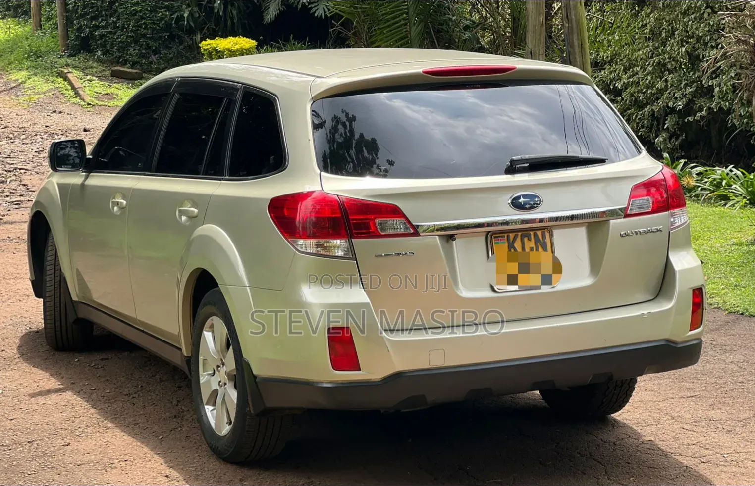 Subaru Outback 2.5i 2010 Gold