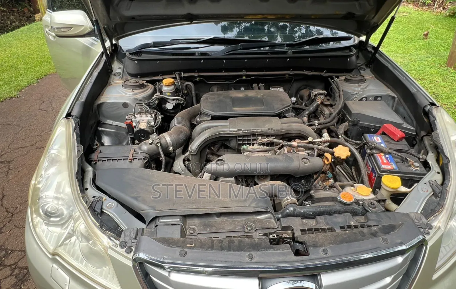 Subaru Outback 2.5i 2010 Gold