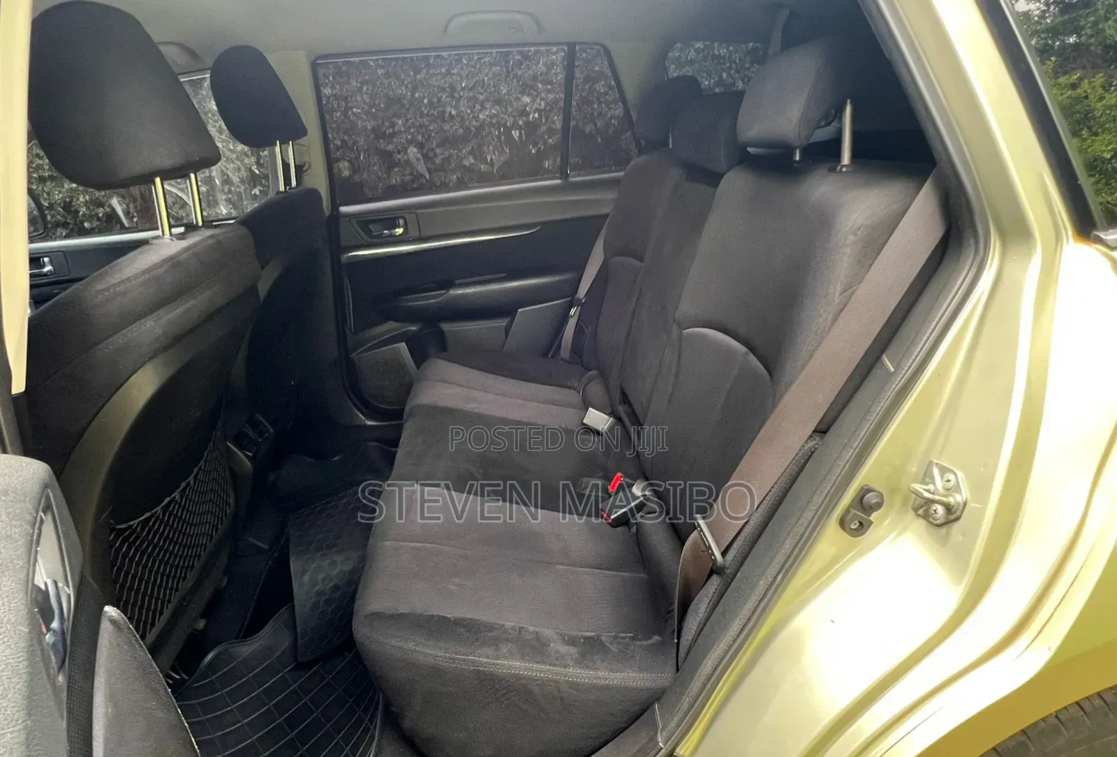 Subaru Outback 2.5i 2010 Gold