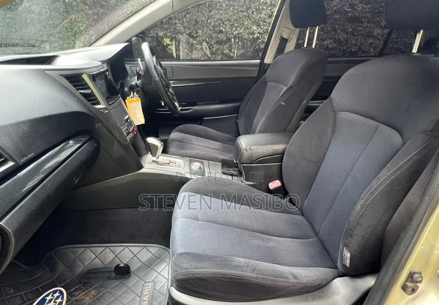 Subaru Outback 2.5i 2010 Gold