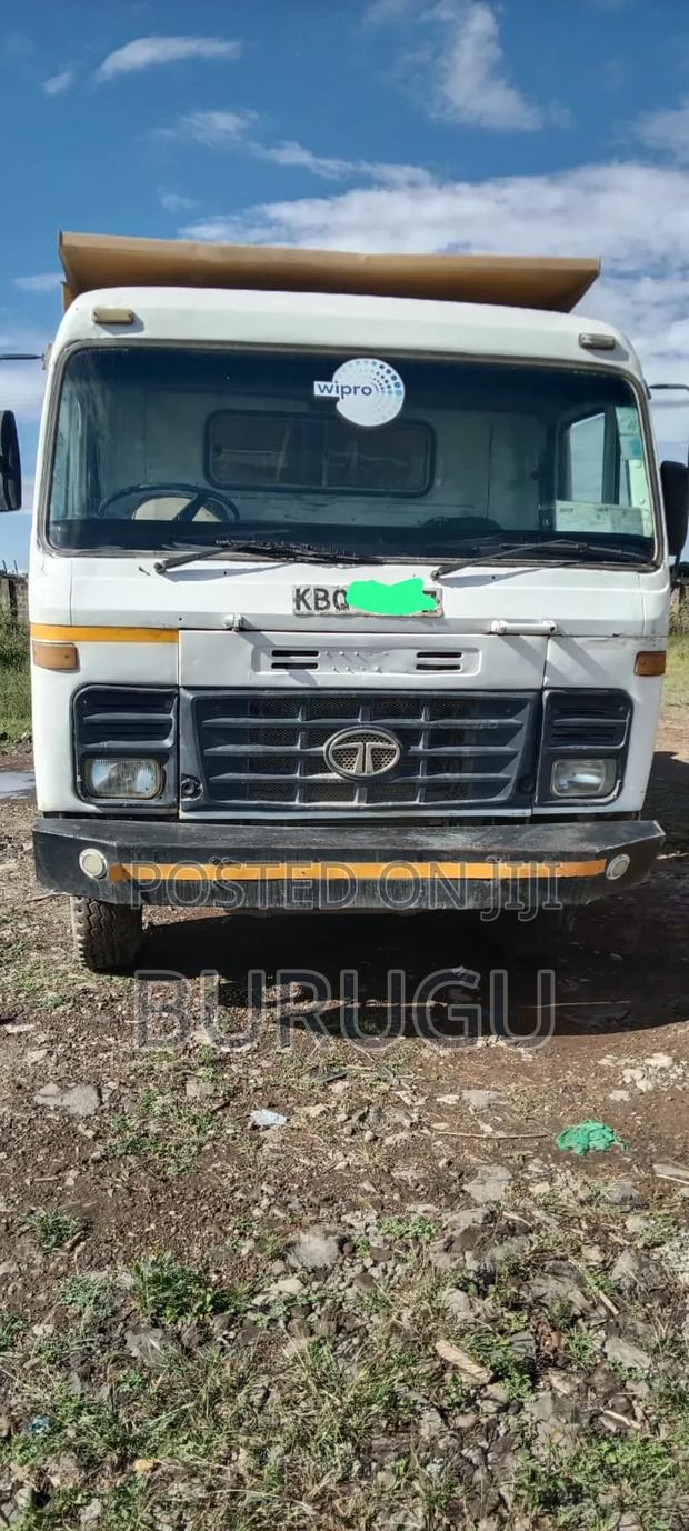 Tata Tipper KBQ 2011 White
