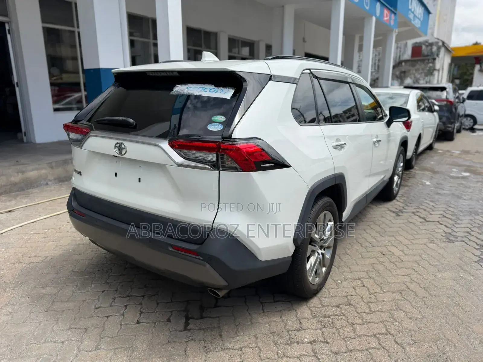 Toyota RAV4 XLE Premium AWD 2019 White