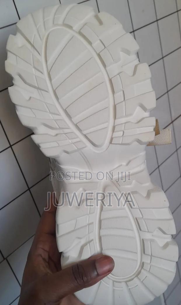 Ladies Fashion Sneakers - thumbnail 2
