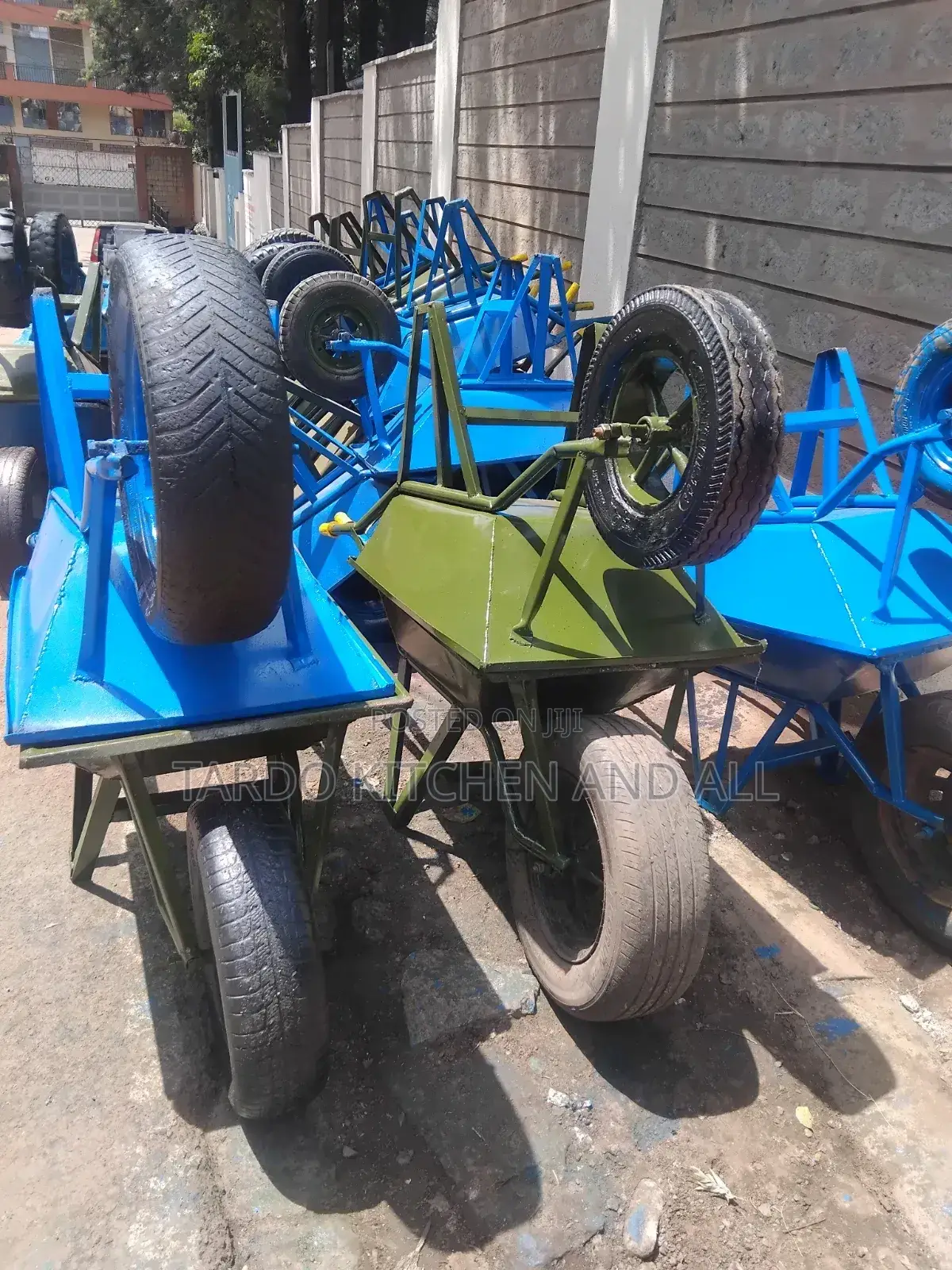 Heavy Duty Wheelbarrow