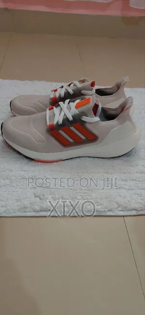 Adidas Ultraboost 22 Running Shoes